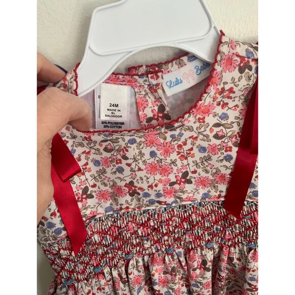 LULU BEBE BABY GIRLS PINK FLORAL SMOCKED BUBBLE - RED BOWS AT SHOULDERS‎ - Picture 2 of 3